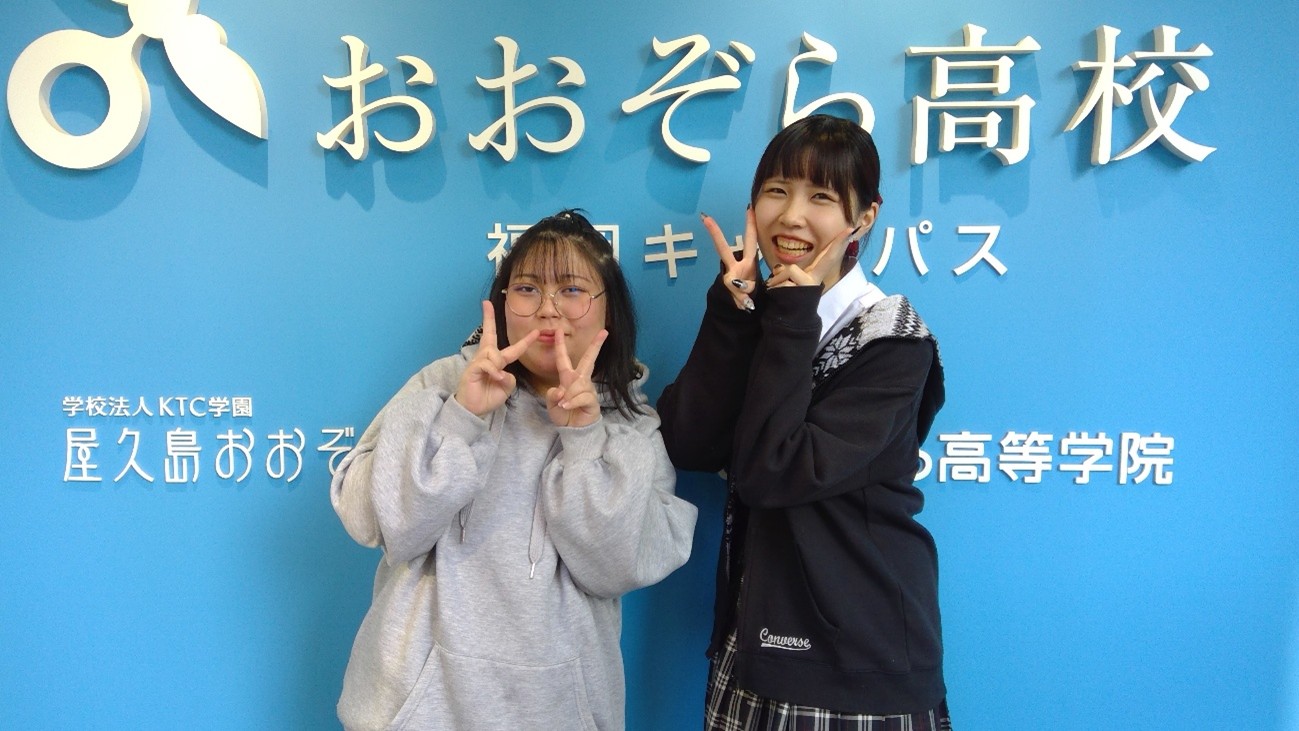 ドレス, 女性, 電話 が含まれている画像AI によって生成されたコンテンツは間違っている可能性があります。