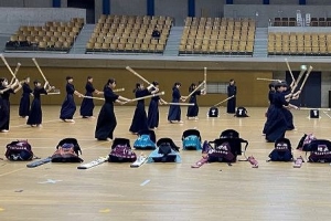 滋慶学園高等学校は、中学生や地域の方を対象としたスポーツ体験イベントを開催しました。