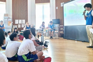 黄柳野高等学校（愛知県新城市）は、7月5日、石川県・能登半島で行った被災地ボランティアの報告会を、地元小学校・黄柳川小学校で行いました。