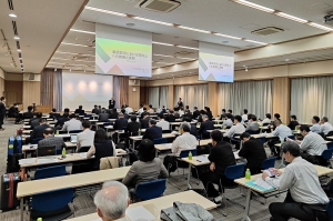 私立通信制高校の全国組織「全国私立通信制高等学校協会」（私通協）が11月11日（月）、大阪市内で「学校運営研究会」を開催し、全国から私立通信制高校関係者が集った。