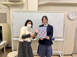 一ツ葉高等学校は、高校生のための創作作品コンペティション「SEIKA AWARD 2025」のエッセイ部門において、代々木キャンパス大学進学コース２年に在籍している竹島理香さんの作品が入選を果たしたことを発表しました。