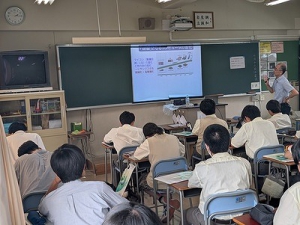 土浦日本大学高等学校　通信制課程は、日本大学出張講義を実施しました。