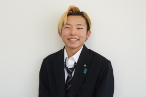 代表選には、現役高校生のN高等学校3年生篠原一騎さん（18）が立候補し、12月1日告示日の共同記者会見から投票日の8日まで埼玉、千葉、愛知、大阪などで開かれた立会演説会にもほかの立候補者4人とともに参加。各会場で行われた参集者との質疑応答にも積極的に応えました。