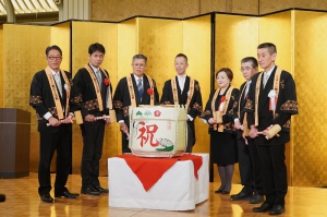 東朋高等専修学校や東朋学園高校などを運営する学校法人岡崎学園（大阪市天王寺区）が、14日（土）、創立80周年を祝う記念式典を大阪市内で行いました。