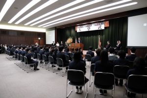 麗澤高等学校　通信制課程は4月10日、廣池千九郎記念館 講堂にて令和8年度 入学式を挙行しました。