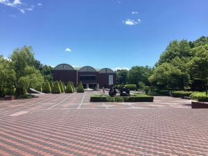 駿台甲府高等学校 甲府本校（山梨県甲府市）は、5月29日に「甲府市内散策」と「県立美術館見学」の生徒交流会を行いました。