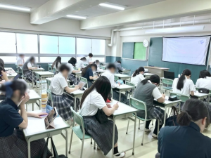 英風高等学校（大阪府・通信制高校）では、来週の学期末試験を前に、特別活動として不安と上手に向き合う方法について学びました。