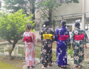近畿大阪高等学校では、「トライアルアワー」という体験型プログラムを実施しています。