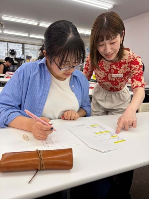 岐阜未来教育学園 一宮教室では、進路講座の一つとして、小論文対策を行いました。