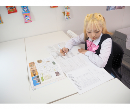 生徒２人にスタッフ１人を配置しています。小学校・中学校の学び直しも可能です！