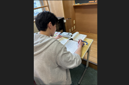 進 学 ・ 就 職に 向 け た 個別 面 談に 加 え 、 受 験 対 策に も 対 応 し て い ま す 。