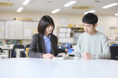 少人数のなかで基礎学習から始められます。